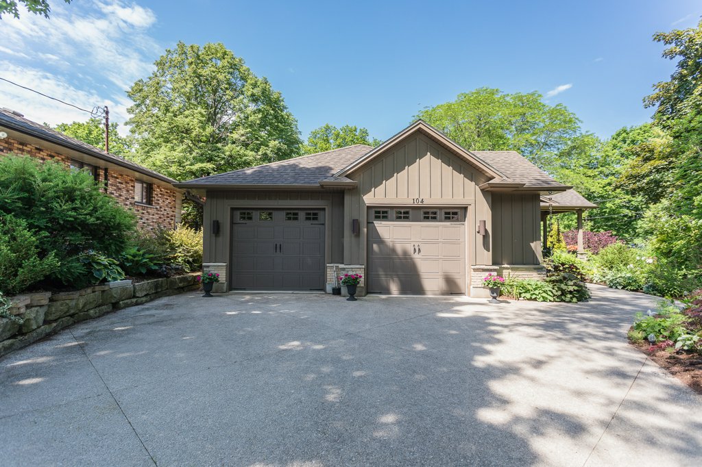 Detached 2 Car Garage